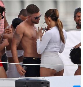 Caught on camera: Jennifer Lopez enjoys a cozy day on a yacht with two young companions!… looking at the outfit we can immediately think of PARTY WH…