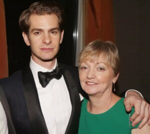 "The Bond That Lasts: Andrew Garfield's Gratitude for Jessica Chastain from 'The Eyes of Tammy Faye'"